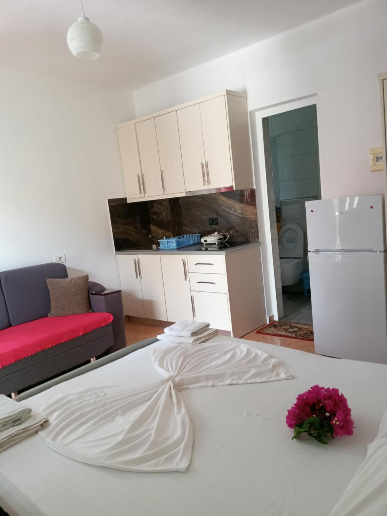 Vila Zogaj Ksamil Bilik gambar
