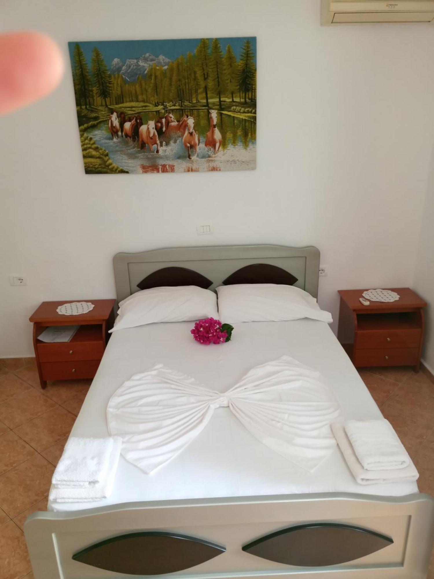 Vila Zogaj Ksamil Bilik gambar