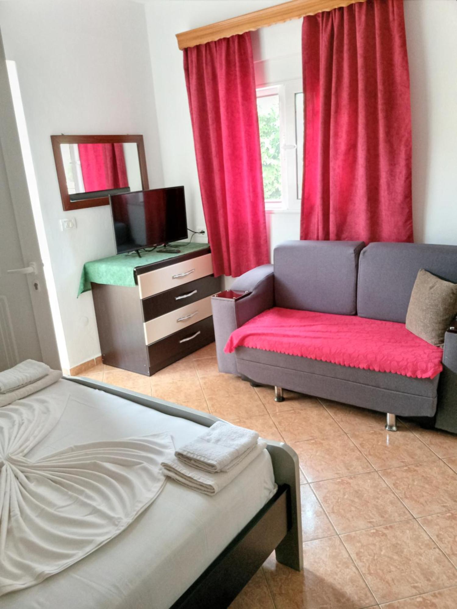 Vila Zogaj Ksamil Bilik gambar